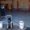 Подготовка оборудования перед нанесением состава для обеспыливания и упрочнения бетона
